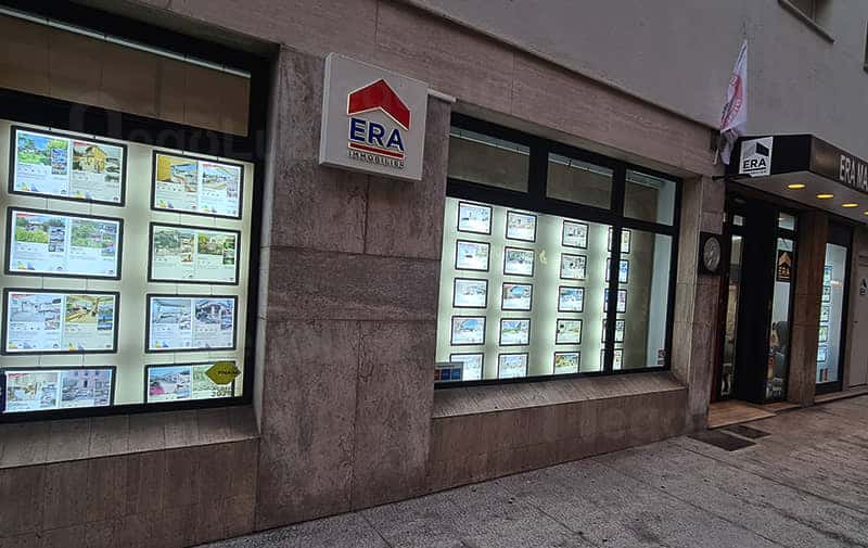 Estate Broker Window Display - NegoLuz Australia Porte Affiche Vitrine Era