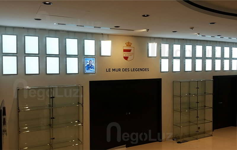 Hanging Enlightened Display - NegoLuz Australia Affiche Publicitaire Lumineux