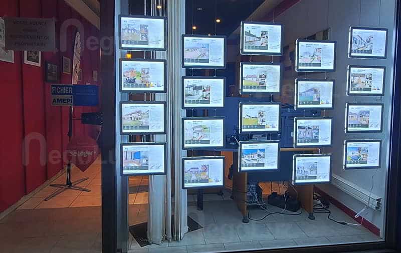 Real Estate Window Illuminated - NegoLuz Australia Ecran Vitrine Agence Immobiliere